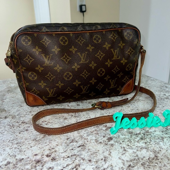 Louis Vuitton Brown Monogram Messenger Bag - Picture 2 of 16